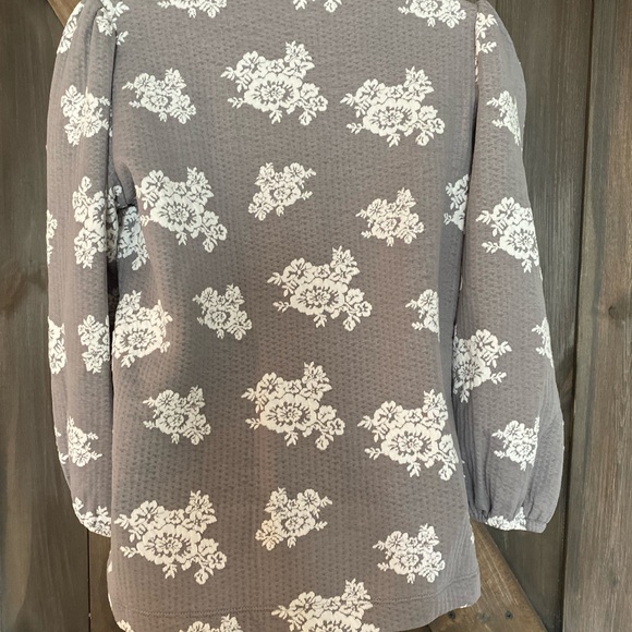 Rose + Olive Floral Print Blouse. - Picture 4 of 5